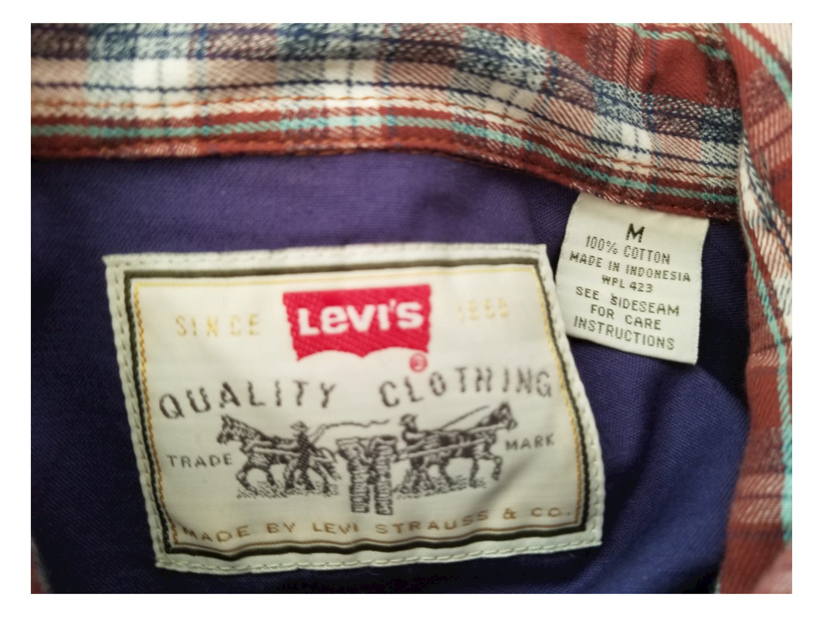 Levi’s Long Sleeve Casual Shirt Multicolor Men’s Size M Pit to pit 24 in