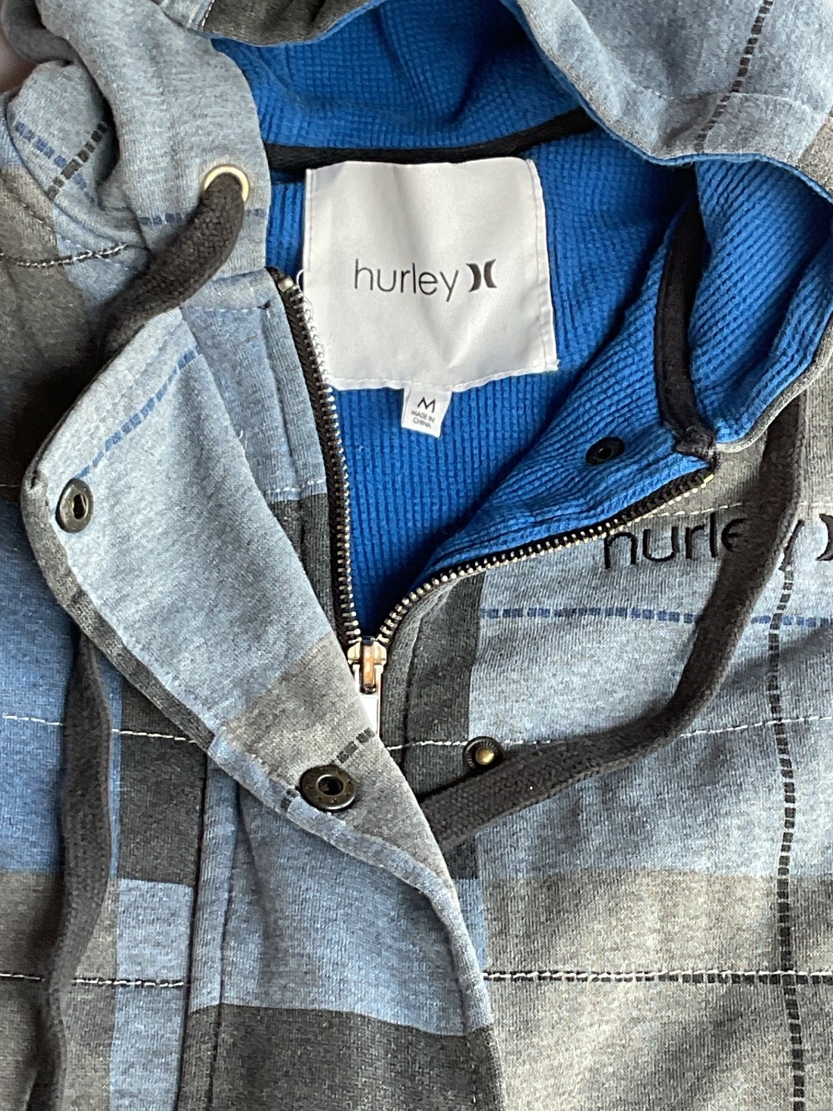 08/05 008Hurley Men’s Medium Plaid Hooded Jacket with Front Pockets