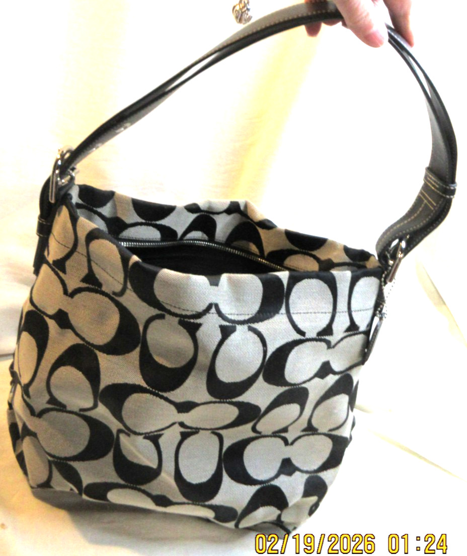 SIGNATURE “OLDER, THE GOOD STUFF”~COACH~LRG CC MONOGRAMMED PURSE~BLACK LEATHER