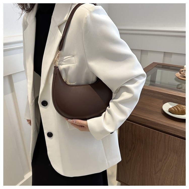 Luxury Moon Shape Shoulder Bag Womens Designer Style Baseball Handbag Purse