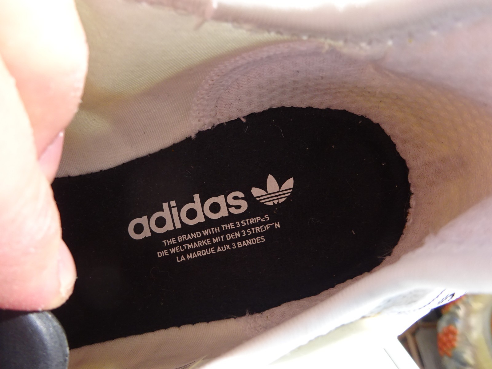 Adidas FY2108 NMD R1 V2 Dazzle Pack Cloud White trainers size 37 1/3 (UK4.5) for new