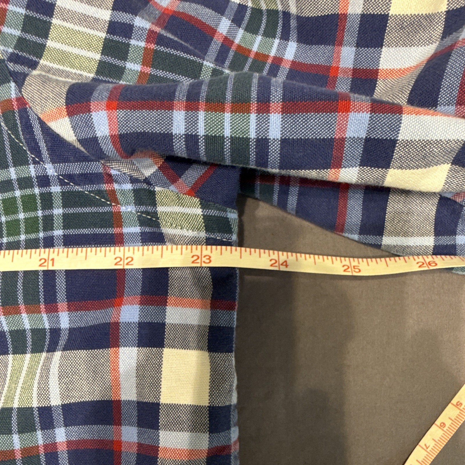 Cremieux Classics Men’s LT Plaid Long Sleeve 100% Cotton Button-Down Shirt