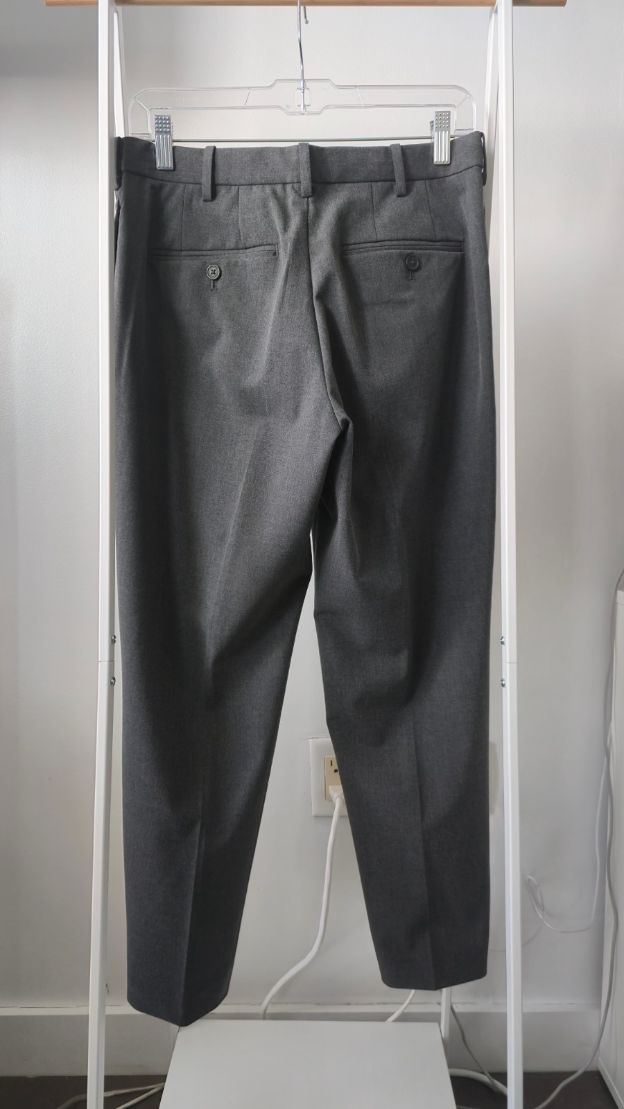 UNIQLO Gray Smart Ankle Pants Men’s (2-Way Stretch) – Size Small