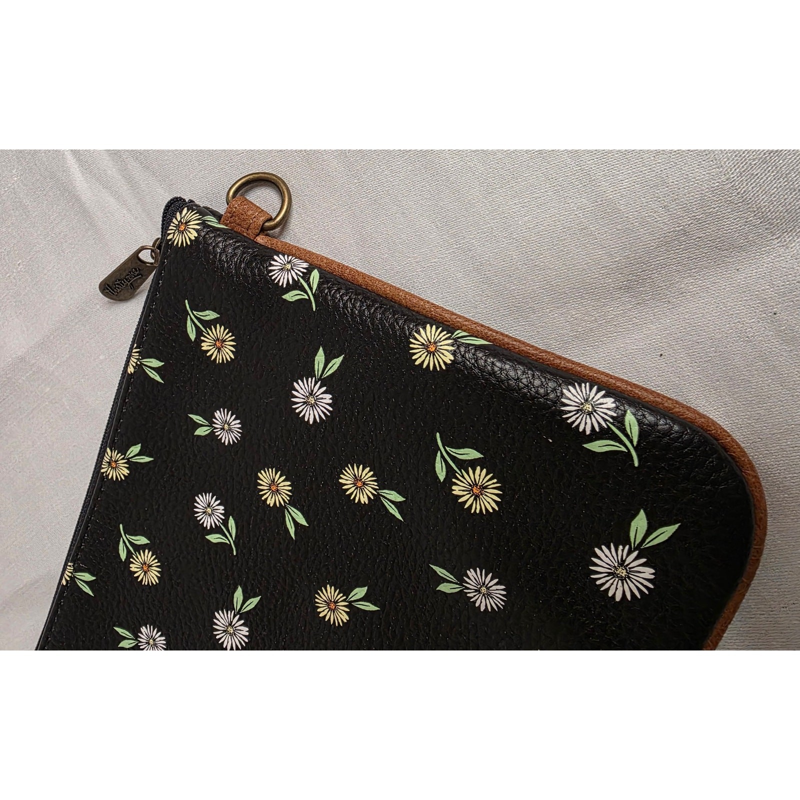 Thirty-One Pebbled & Floral Small Toiletry Bag. 100% Polyurethane 9.5″ x 6.5″