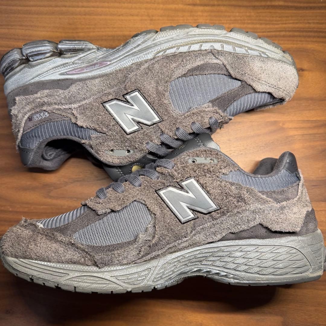 Men 9.5US Newbalance M2002Rdb Phantom