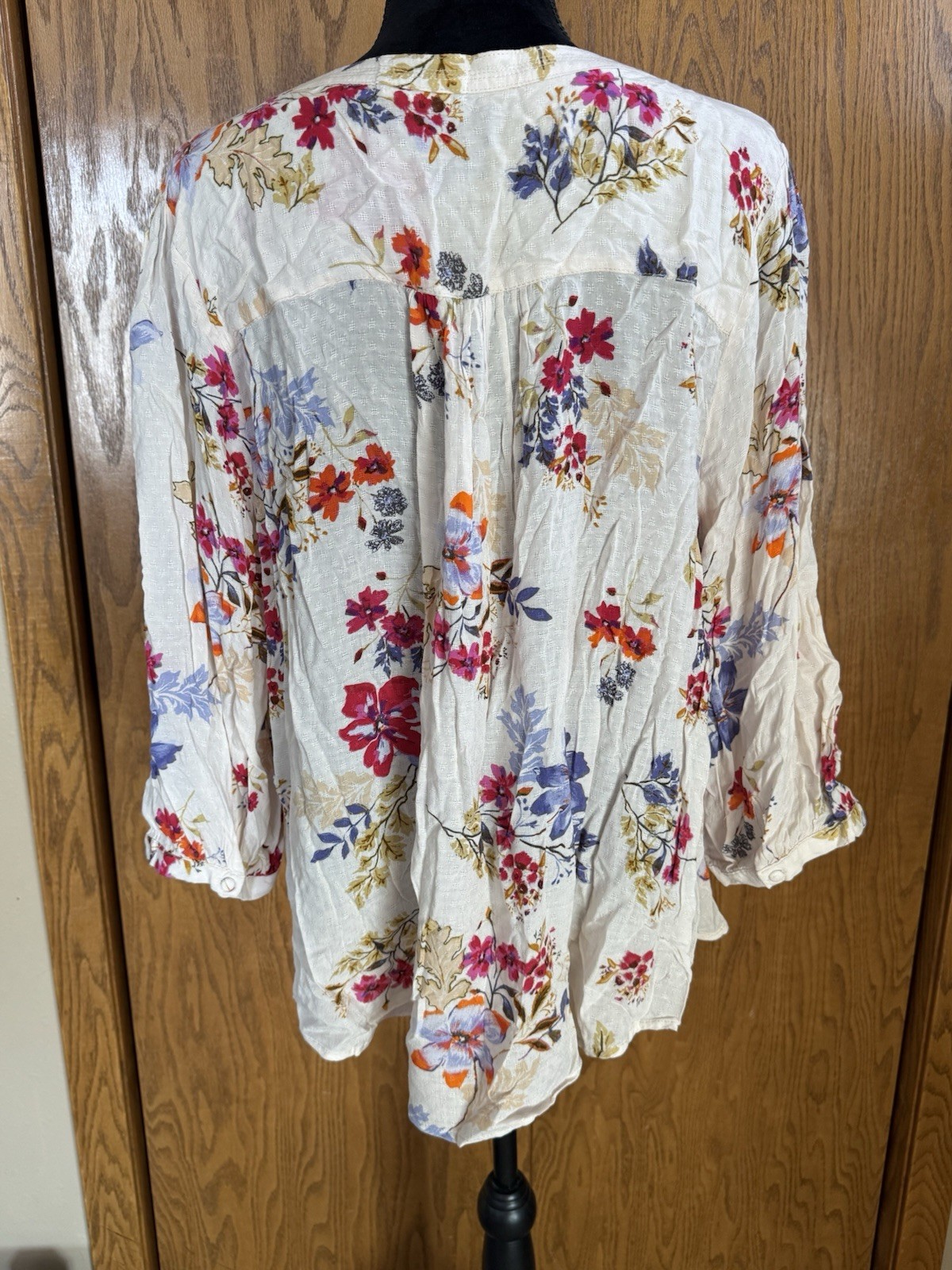 The Nines Womens Top Size 2X Cream Floral Lightweight Keyhole 3/4 Sleeve