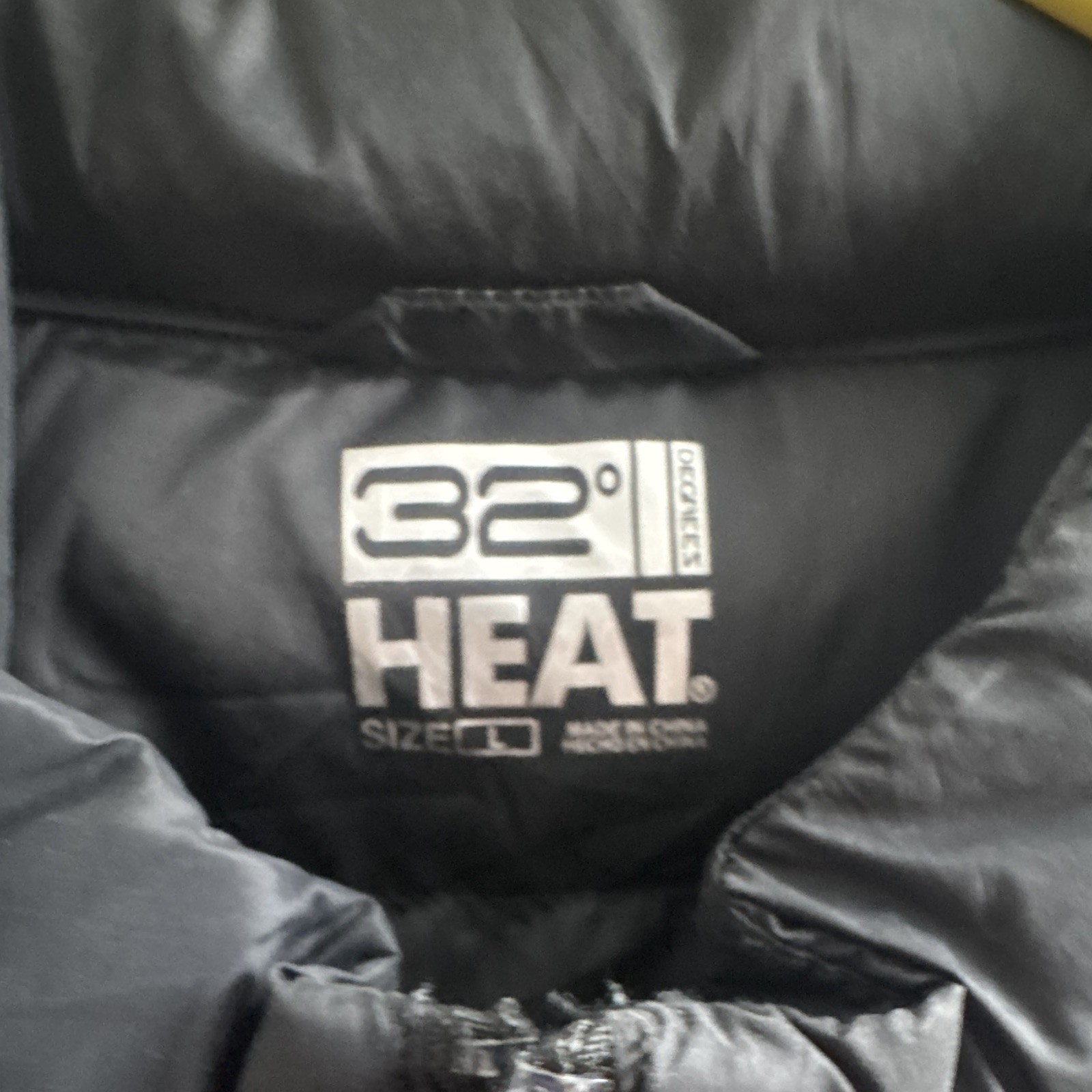 32 Degrees Men’s Black Quilted Puffer Vest L Full Zip Stand-Up Collar Pockets