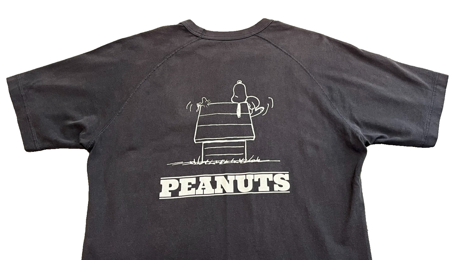 Rare Uniqlo UT Peanuts Snoopy Weekend Workout Raglan T Shirt Fade Black M