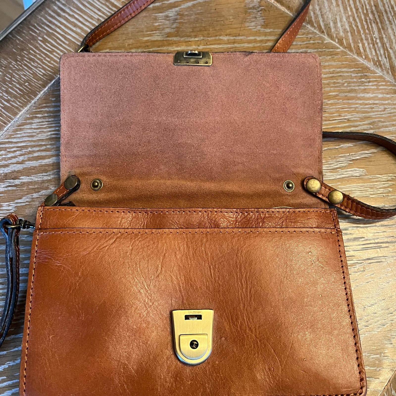 Patricia Nash Lanza Crossbody Organizer In Heritage Tan Leather