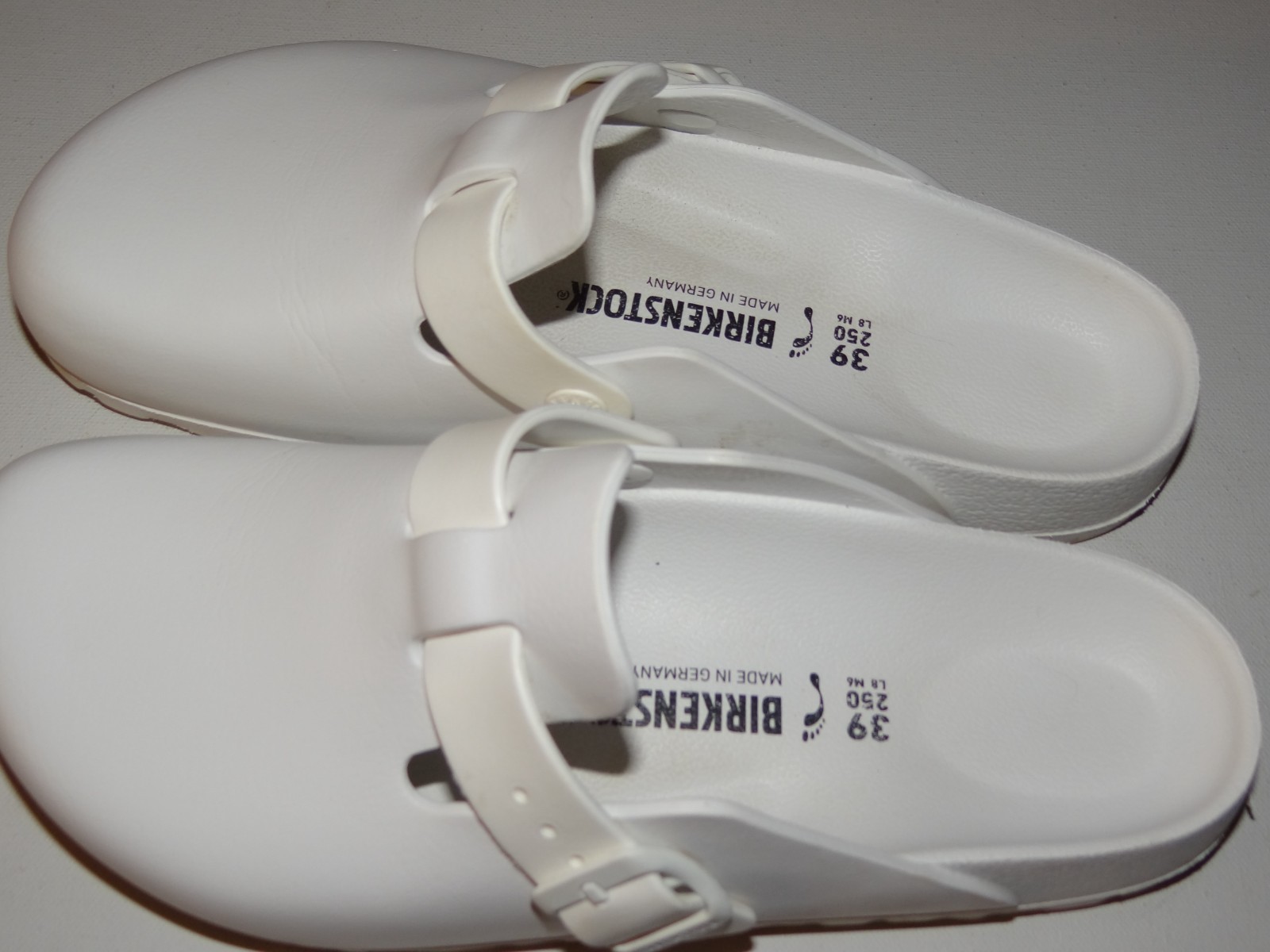 Birkenstock Boston Essentials White EVA Unisex Clogs Sz 39 M 6 L 8 gently worn