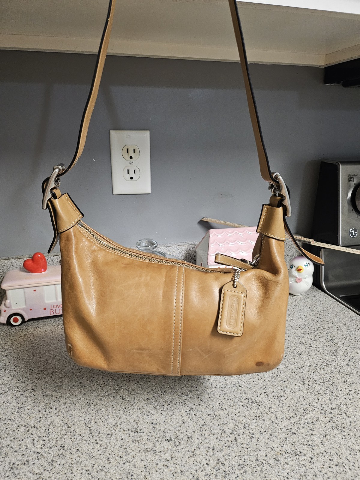 Coach 9564 Y2K 2006 Leather Hobo Baguette Shoulder Bag Convertible Strap