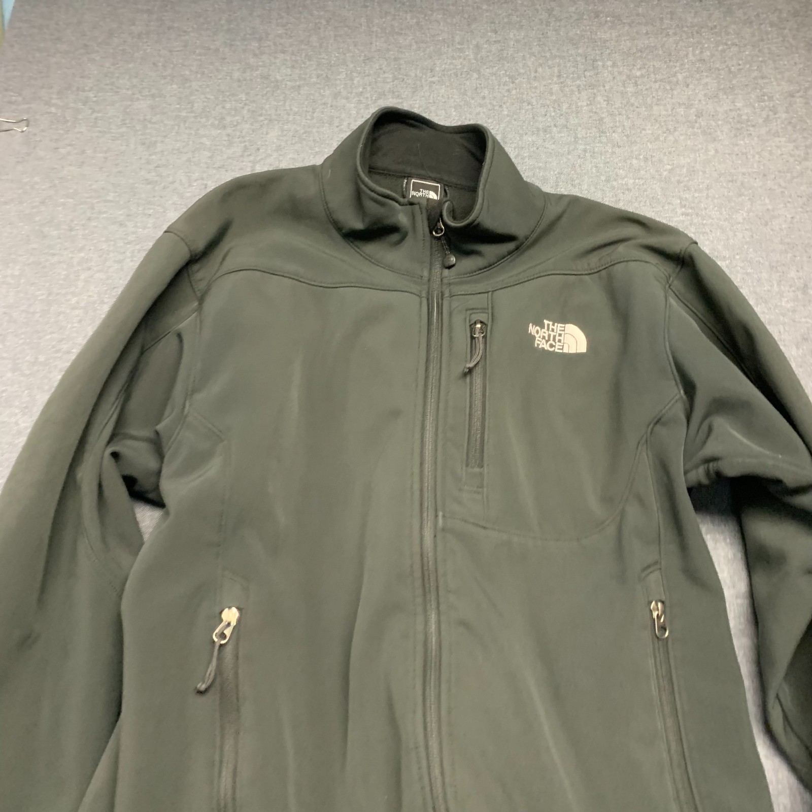 The North Face Apex Mens Jacket Size M Gray Soft Shell Full Zip Windproof Hiking