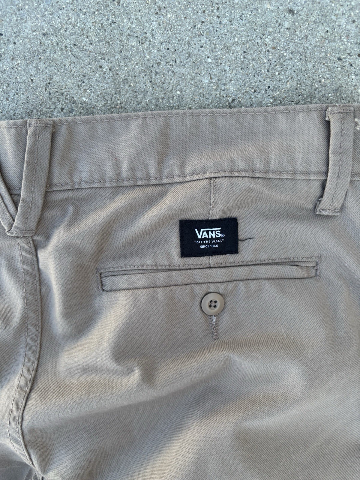 VANS Men’s Beige Twill Chino Pants 31W Cotton Blend Flat Front Pockets