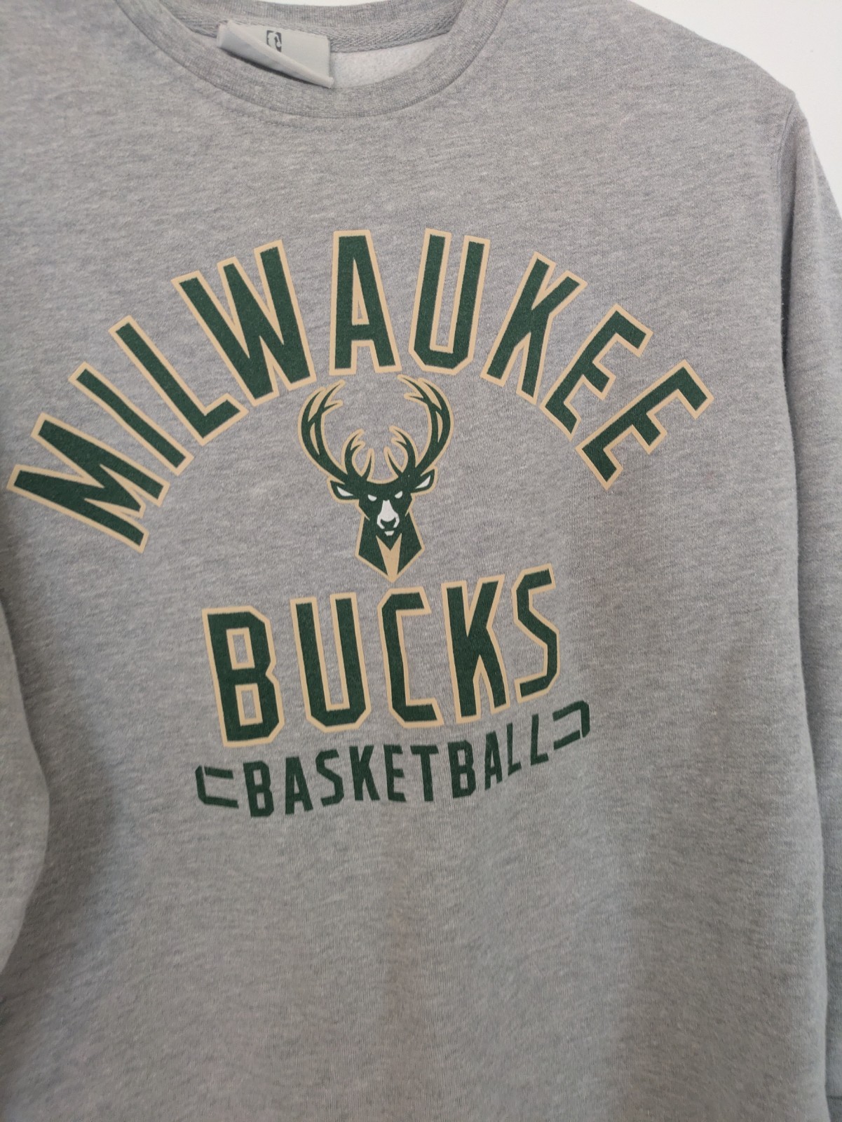 Fanatics Brand Women’s Medium Milwaukee Bucks Lot Basketball Fan Nba