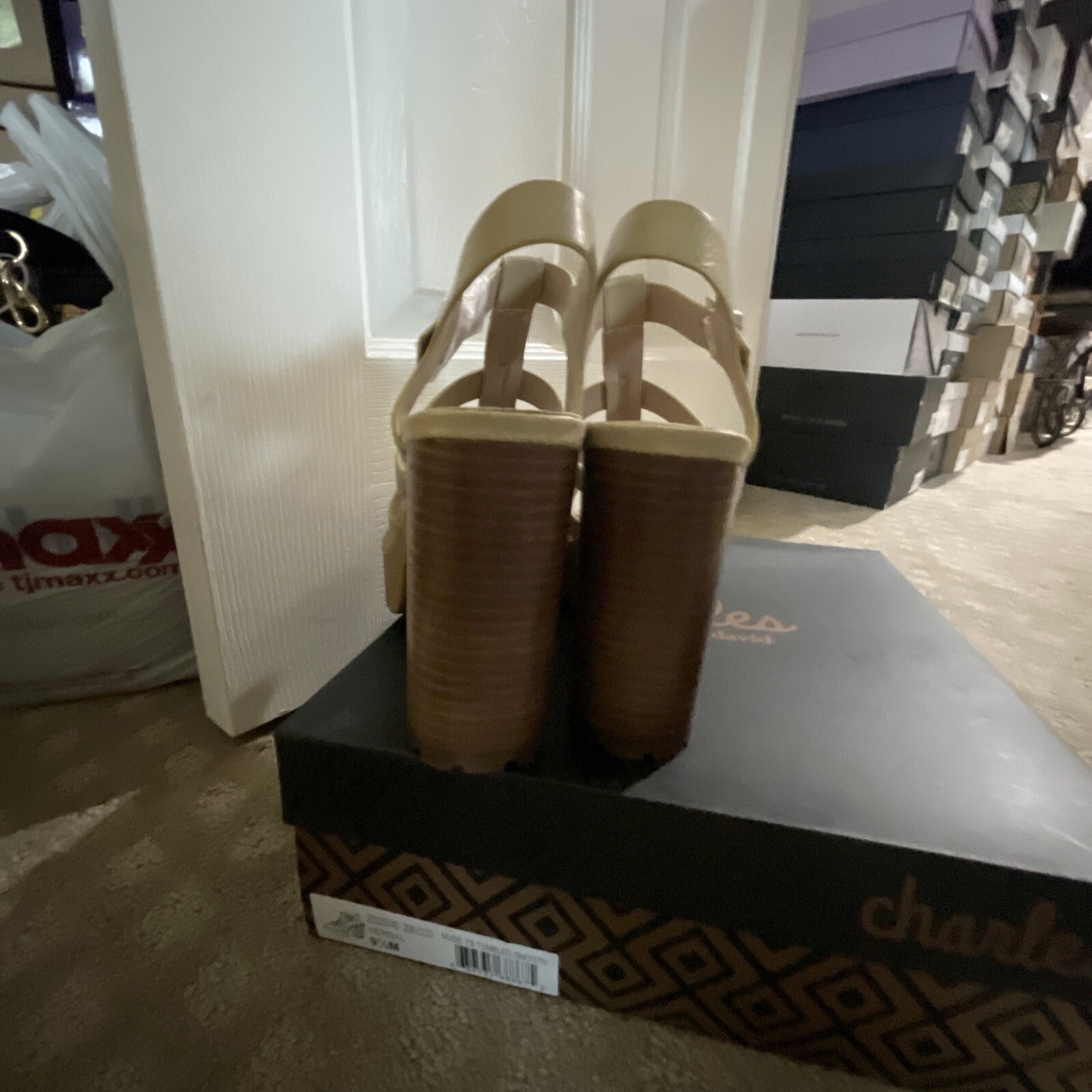 Charles By Charles David Verbal Beige Block Heel Sandals. Size 9.5 NIB!
