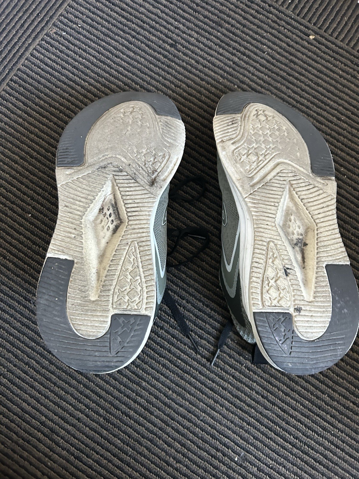 Men’s Low Top Lace-Up Athletic Sneakers Light Green No Insoles