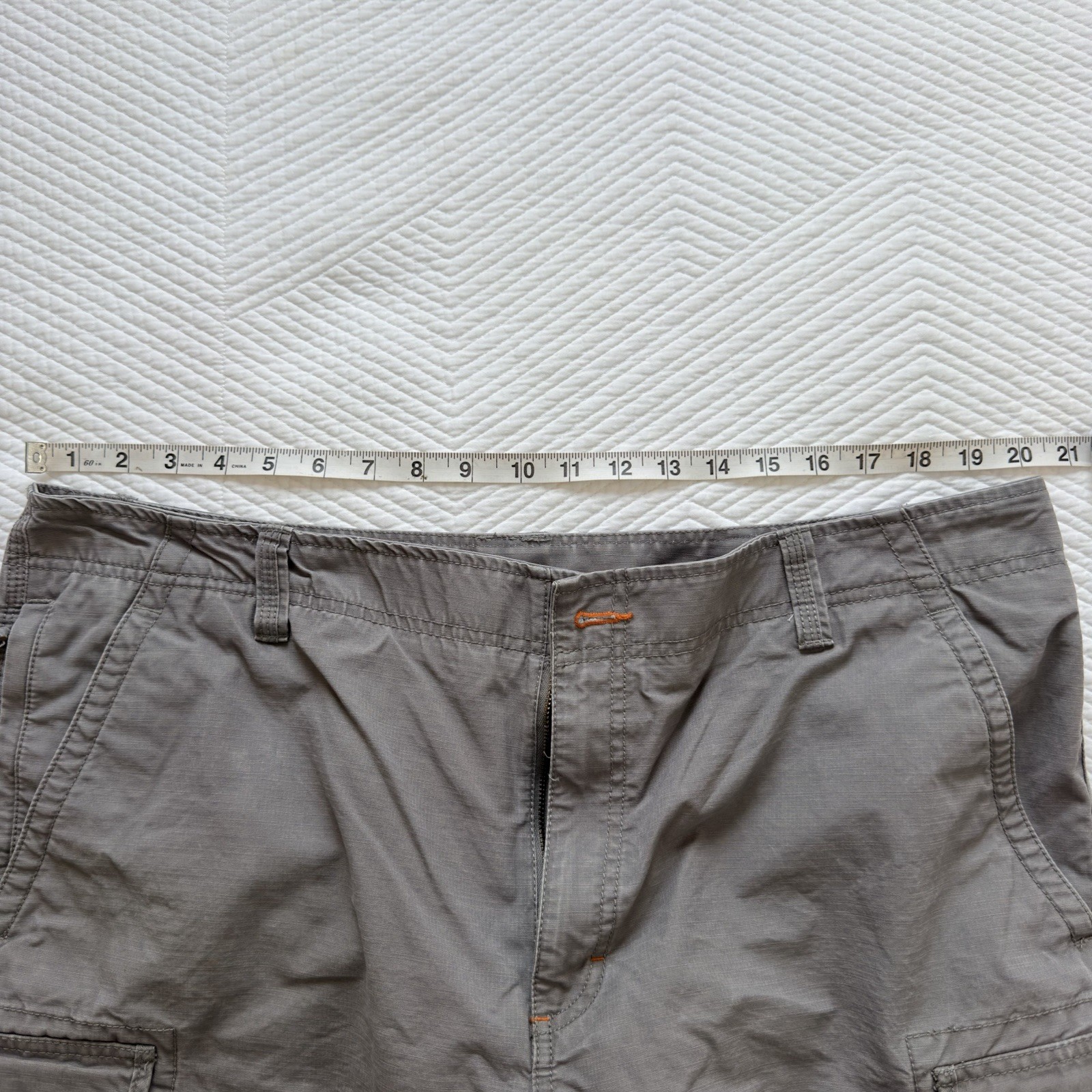 L.L.Bean Men’s 40 Gray Natural Fit Cargo Shorts Canvas Cotton Button Fly Pockets