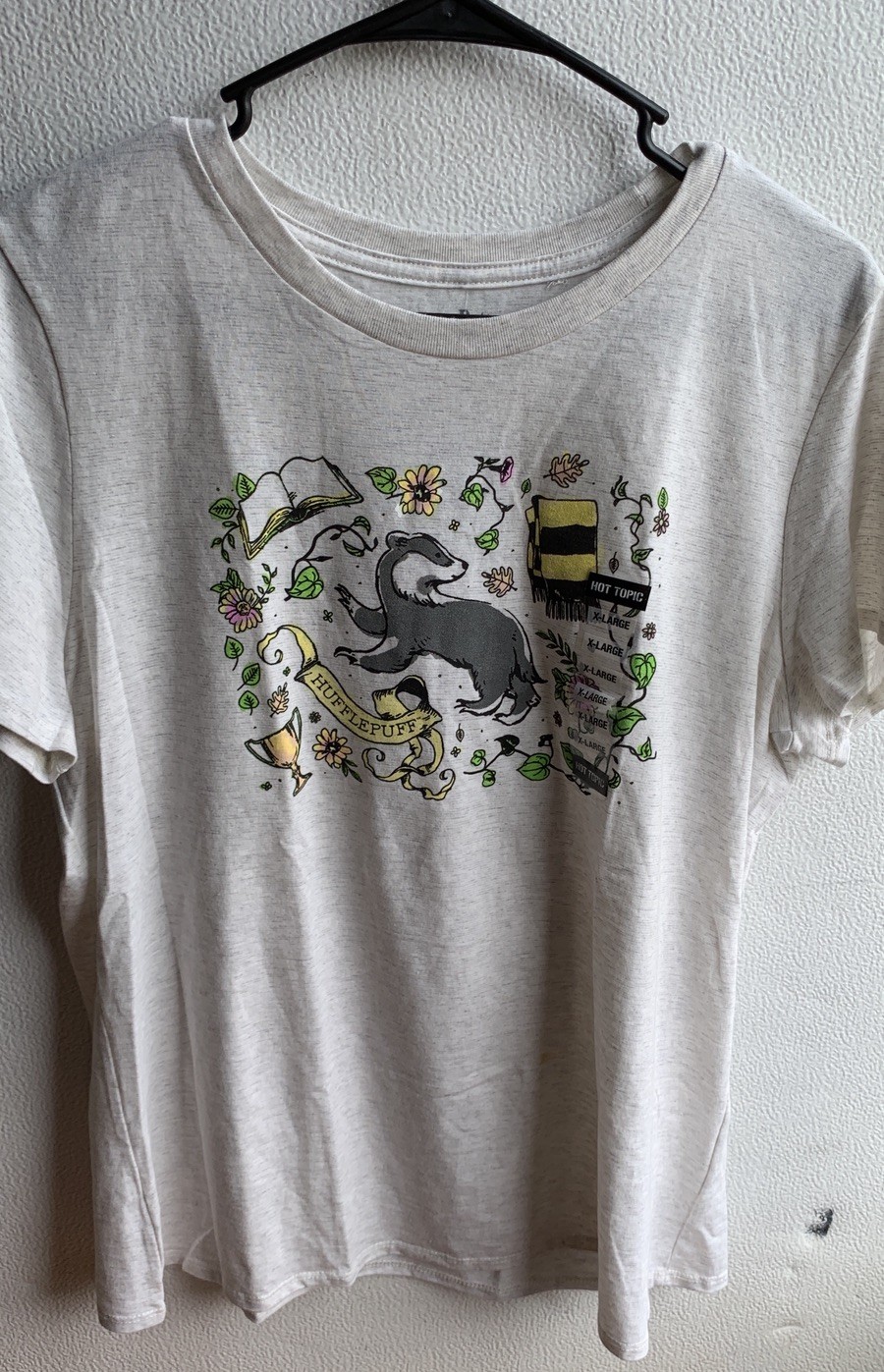 Harry Potter Hufflepuff Images Women’s XL Light Gray Badger Short Sleeve T-shirt