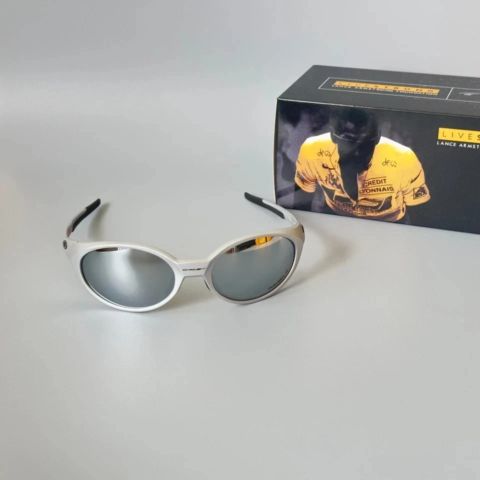 Vintage Oakley Eye Jacket Redux OO9438 Silver Frame Silver Mirror Sunglasses Y2K