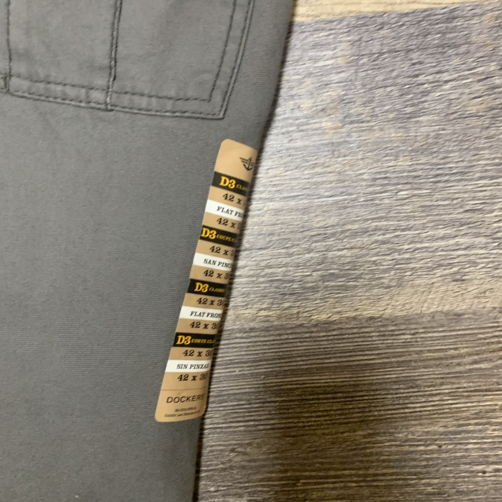 Dockers Men D3 Classic Fit Ultimate Cargo Gray Pants Size 42×30 New With Tags