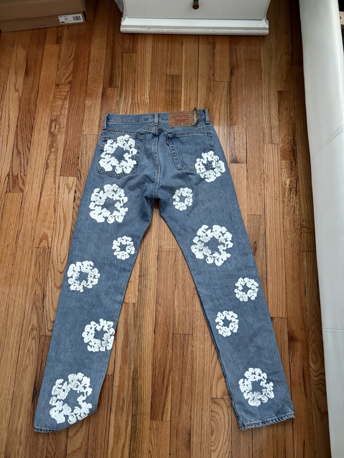Levi’s 501 Men’s Blue Medium Wash Straight Jeans White Floral Print 5-Pocket