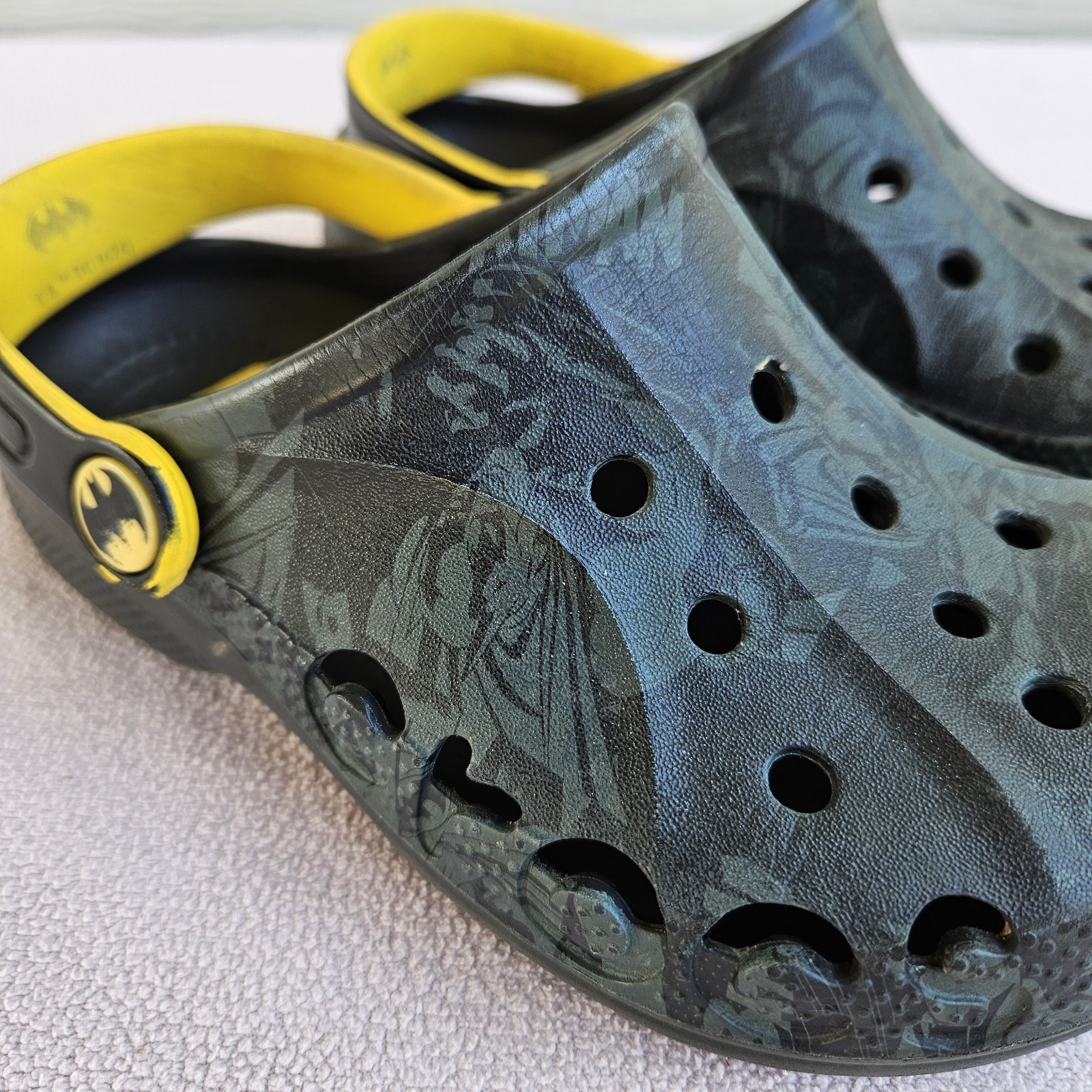 Crocs Baya Clog Boy SZ J1 Slip-On Black Batman Superhero Water Resistant