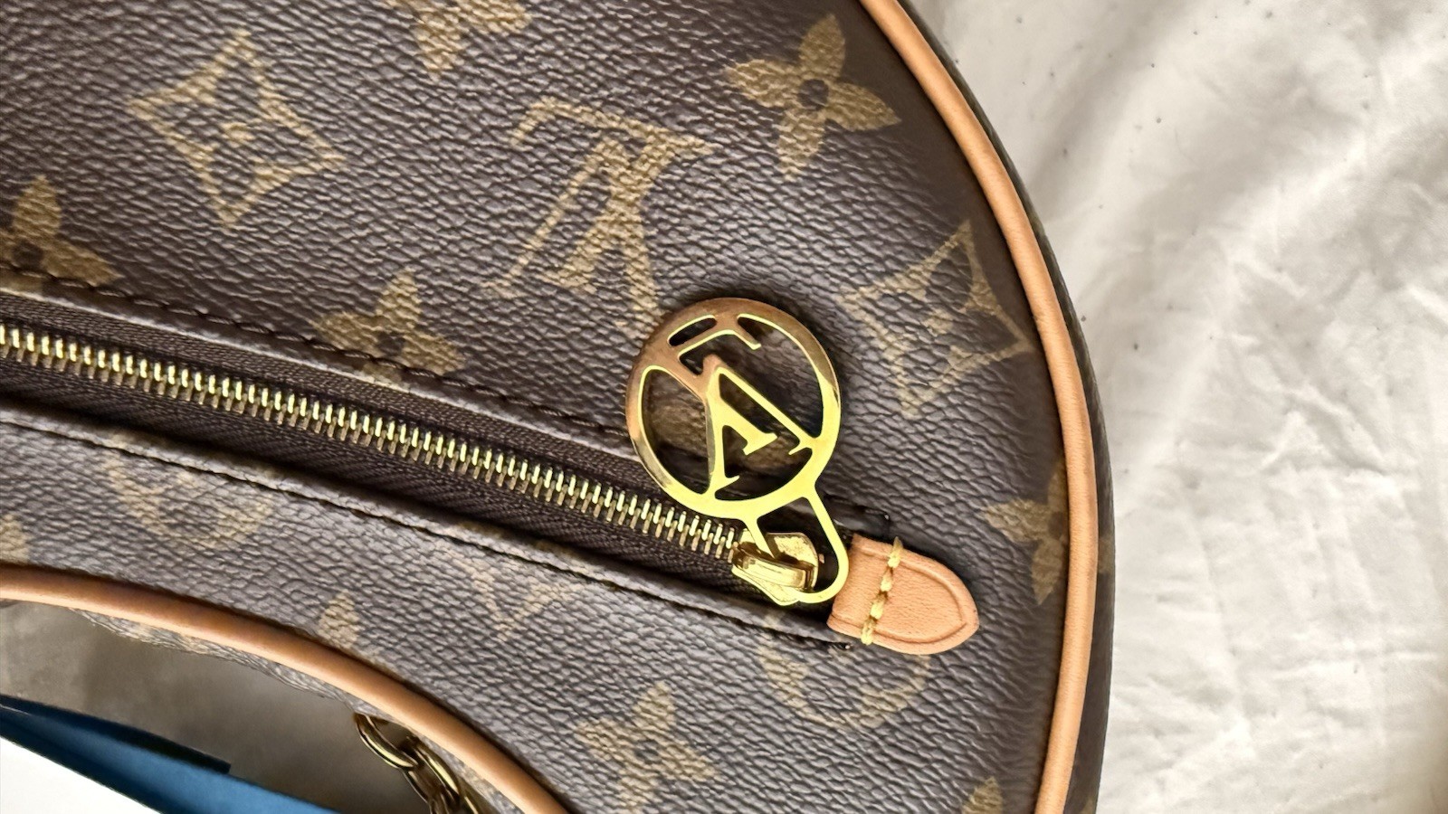 Louis Vuitton Loop Monogram 2024 microchipped