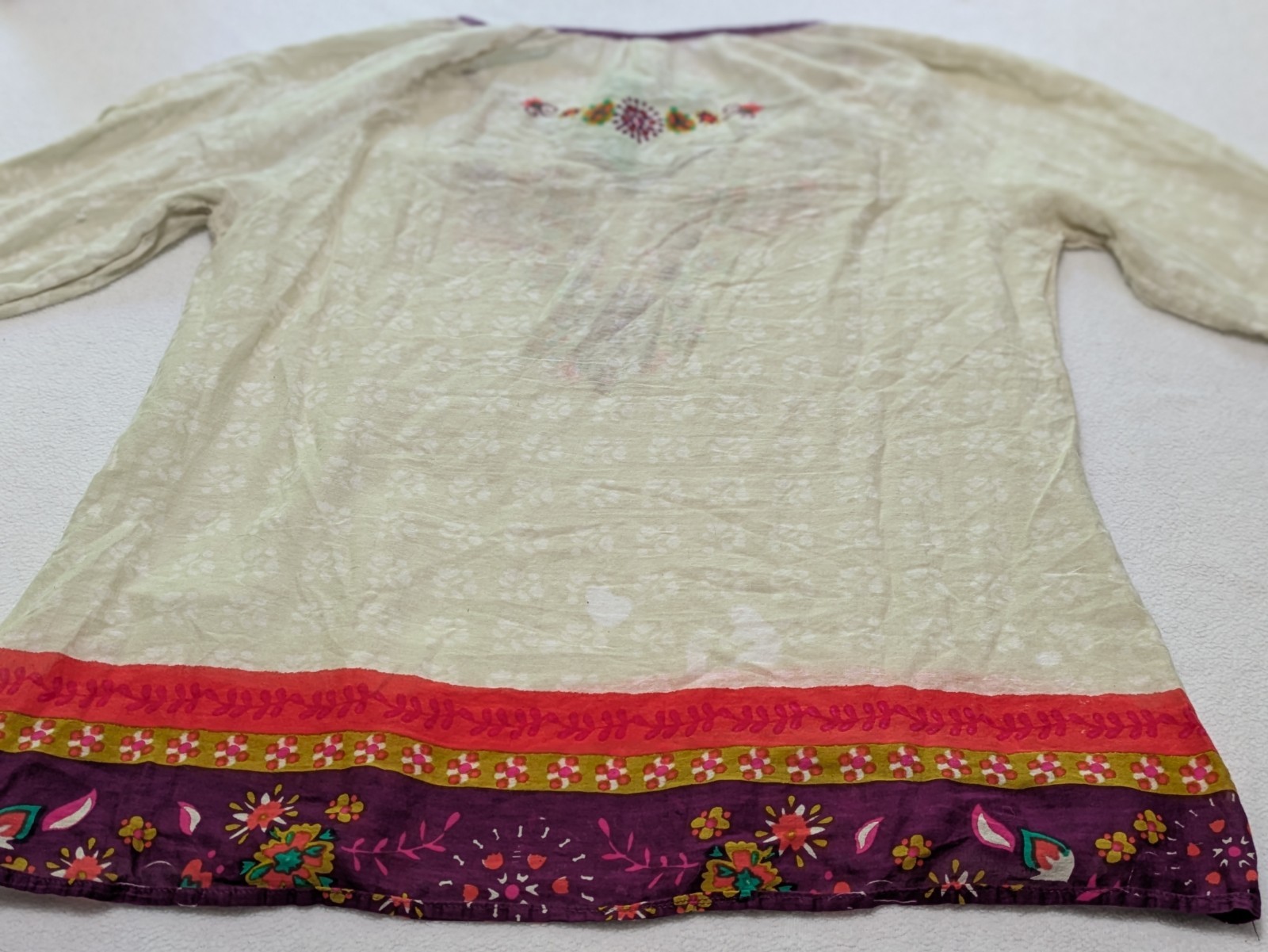Natural Life Floral Boho Pullover Blouse Heart Medallion Medium