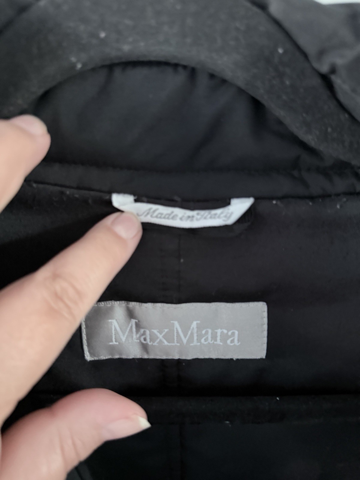 Max Mara quilted coat features a structured collar, IT42 VGC
