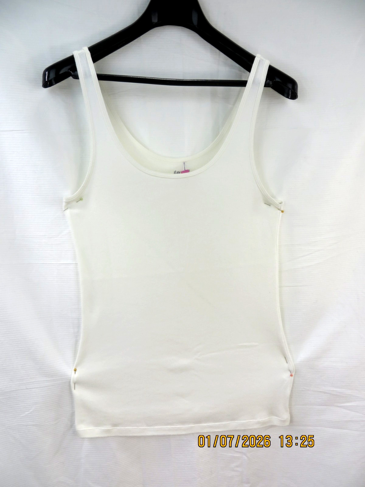 OLD NAVY TAMI FITTED SZ M/L White Super Soft Deep U-Neck Longer Tank Top Shirt