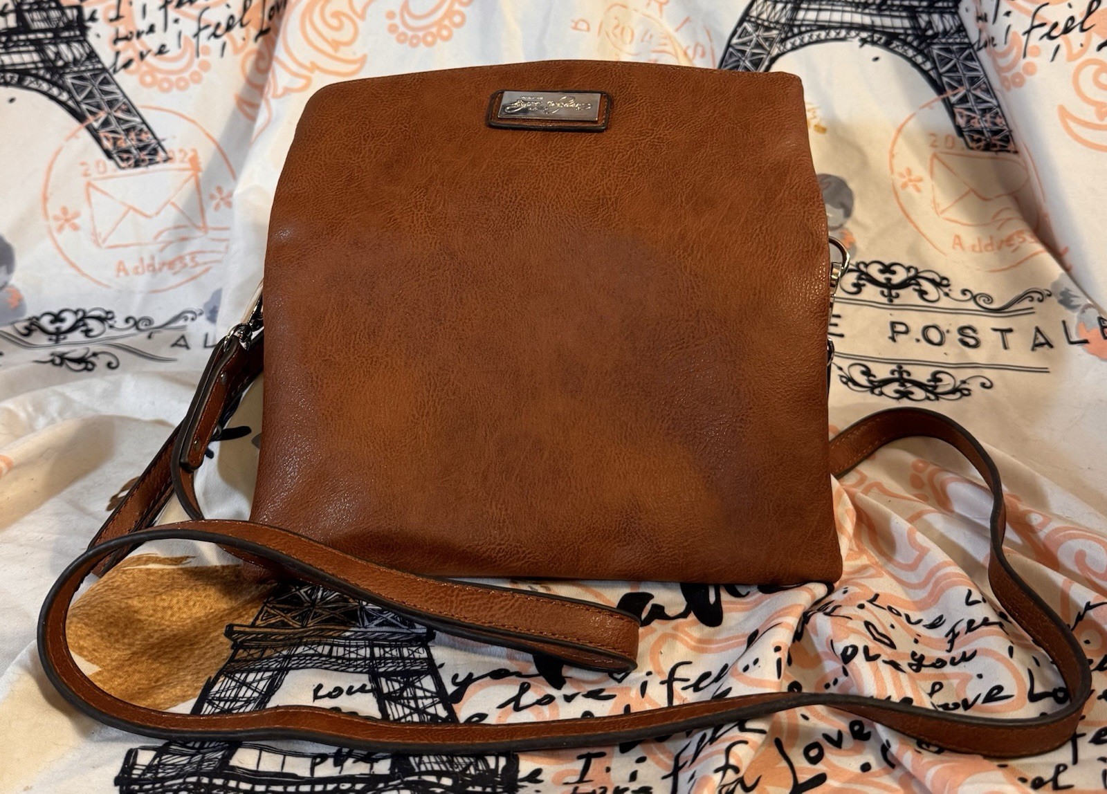 Cathy Tucker Women’s Medium Brown Crossbody Bag Magnetic & Zip, Inner Pockets