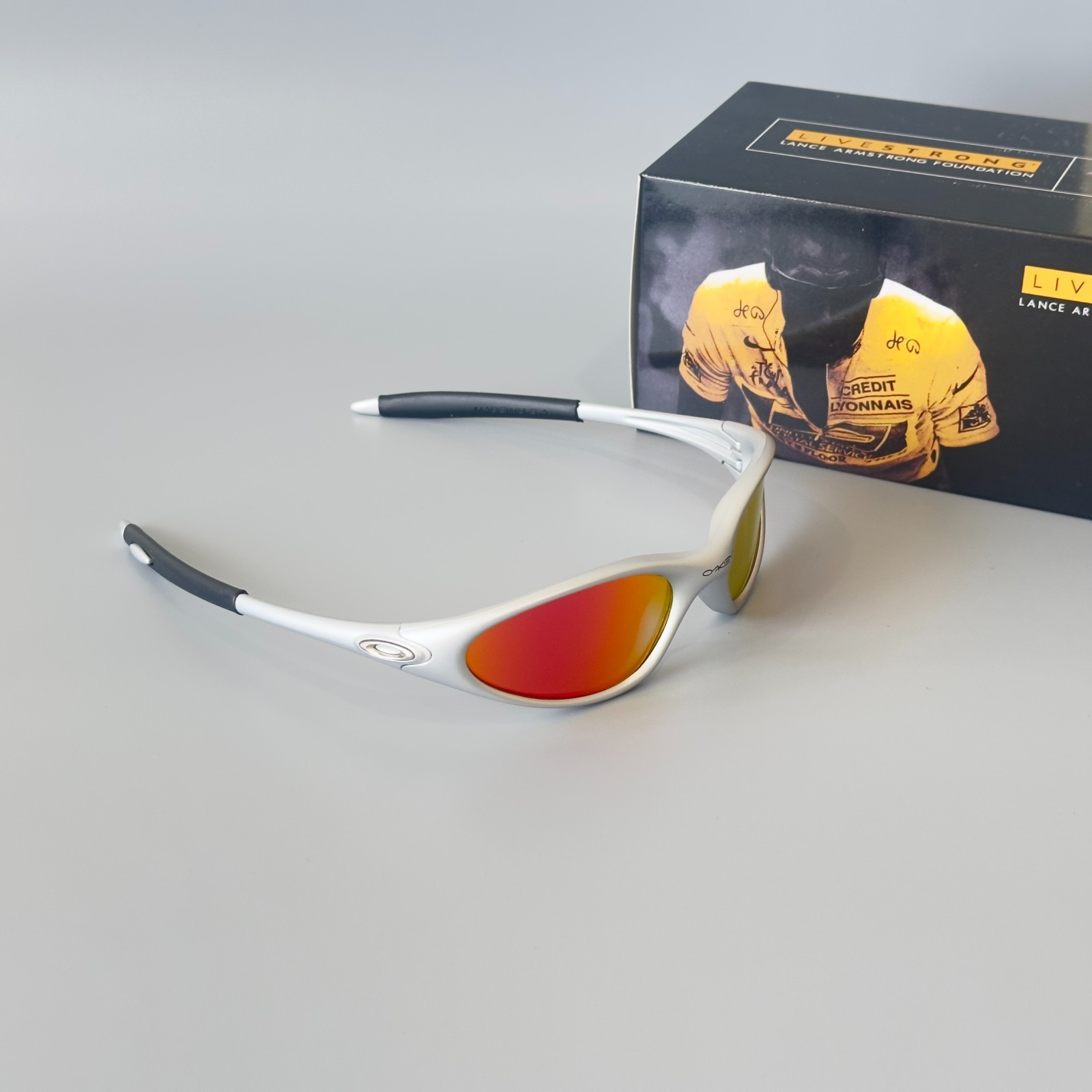 Oakley Mitute 1.0 Silver Rainbow Vintage Sunglasses Gorpcore USA Y2K Avantgarde