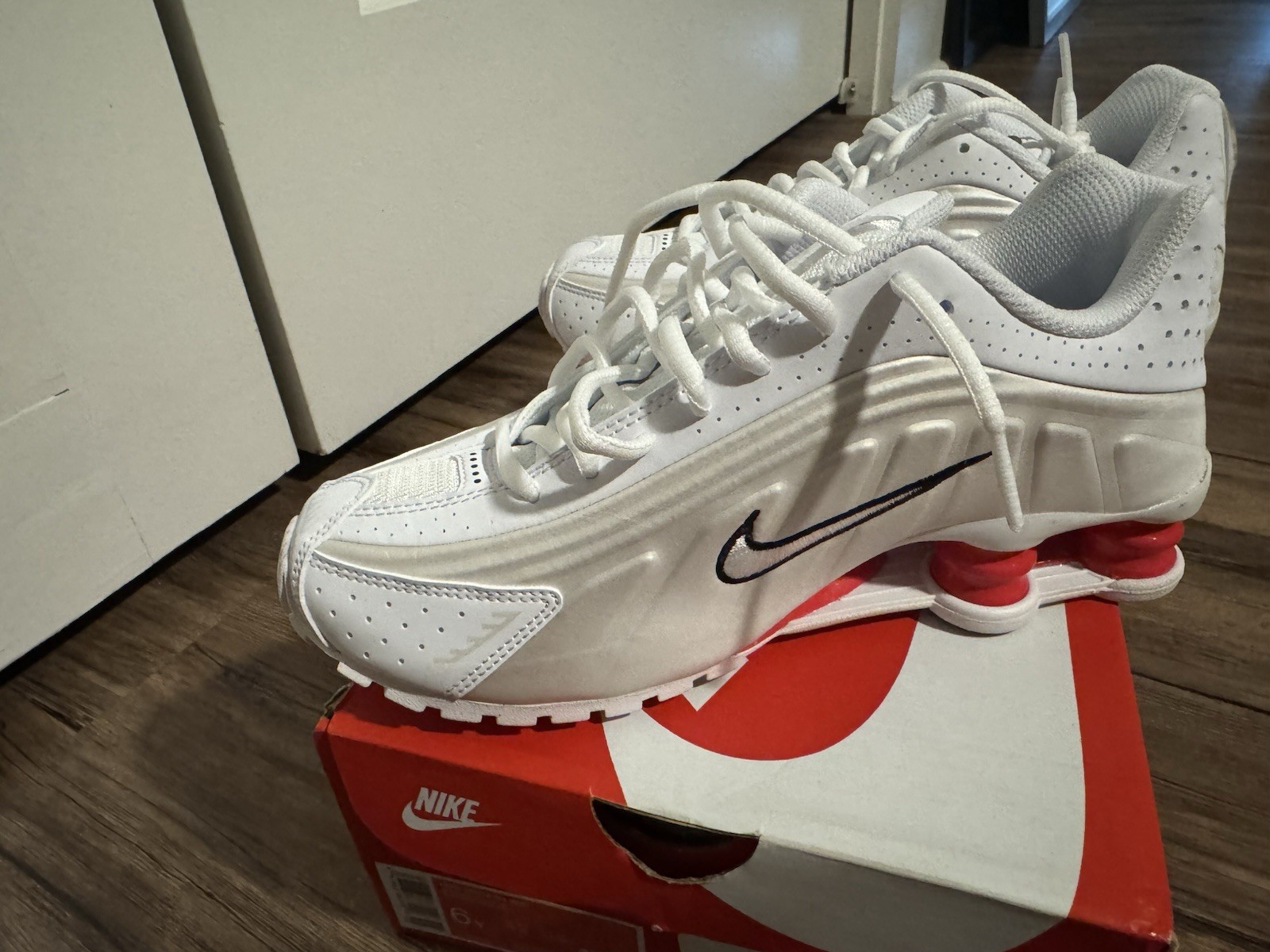 Nike Shox R4 White Phantom GS NBY BRAND NEW Size 6Y / 7.5 Women new n box