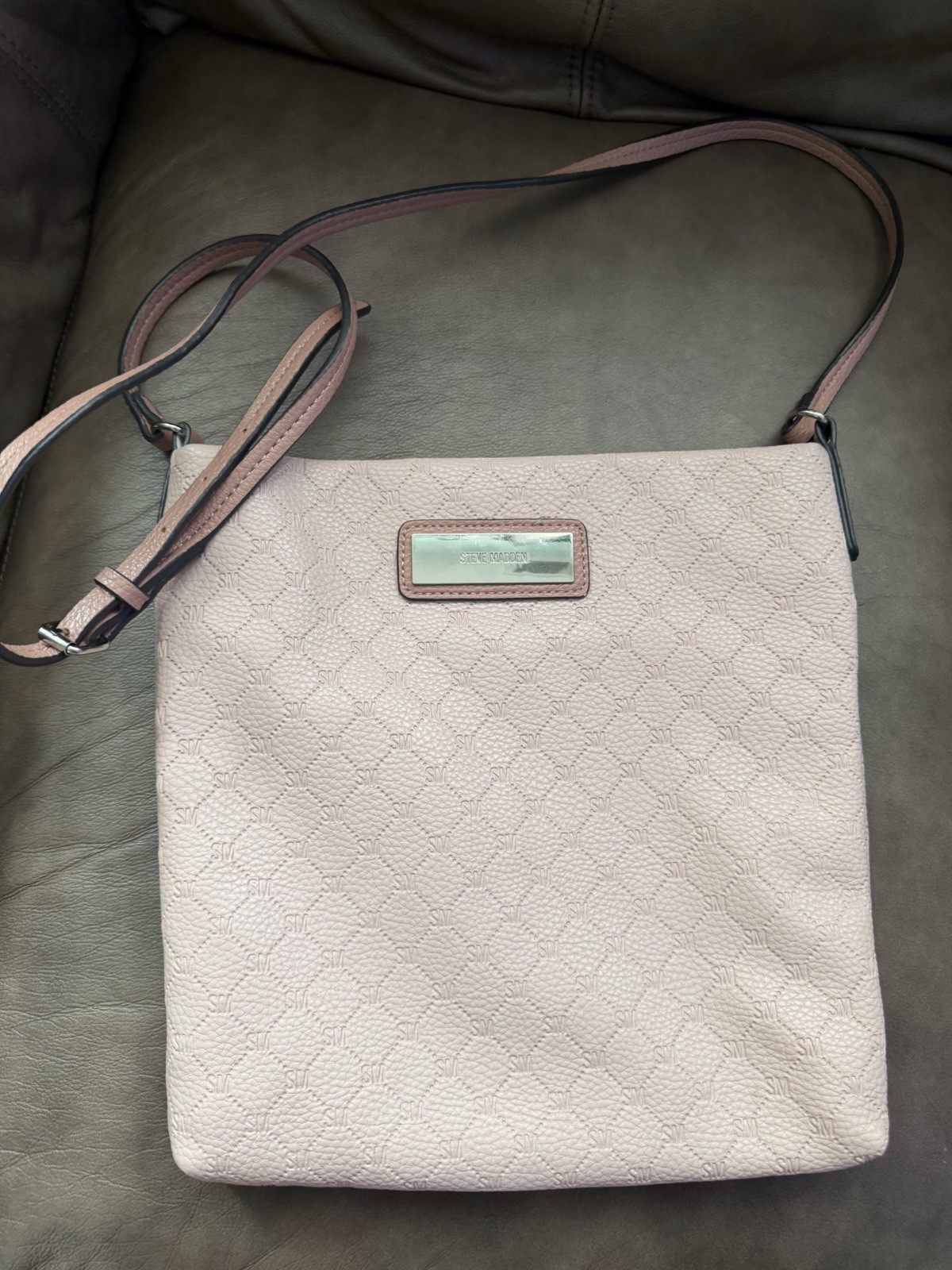 Steve Madden Pink Logo Crossbody Bag Magnetic/Zip Lined Pockets Silver