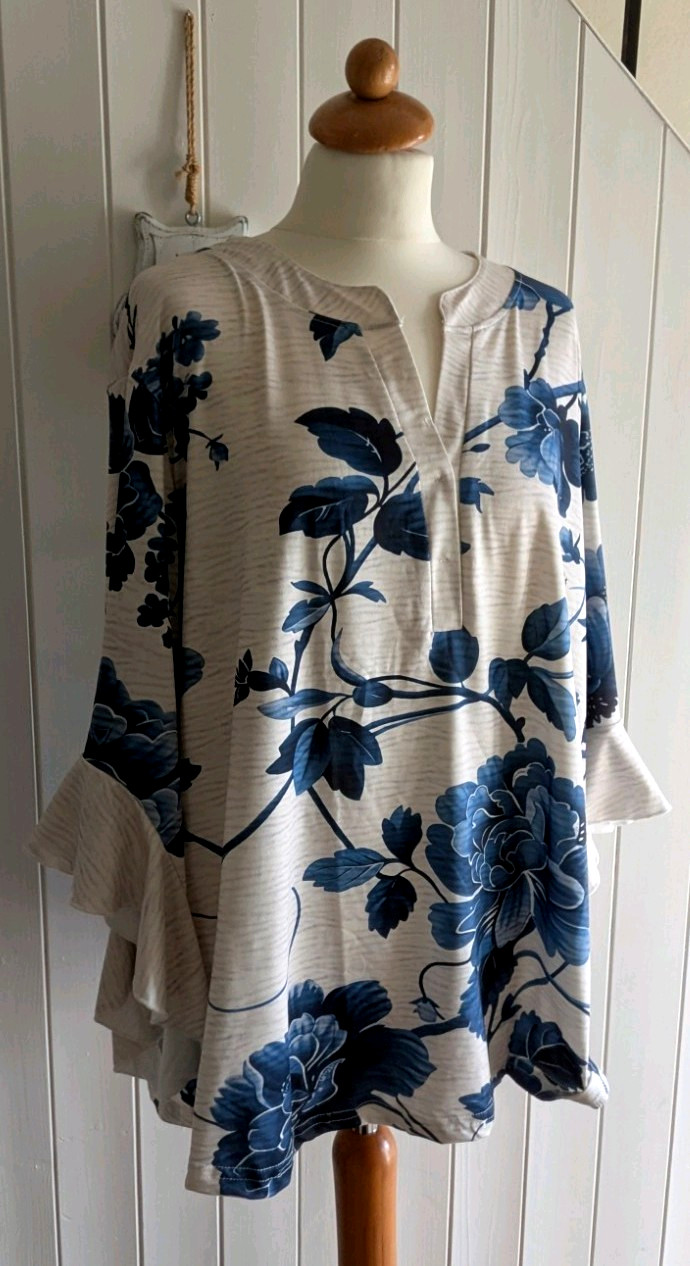 SIZE 22 / 24 BLUE / GREY FLORAL RUFFLE 3/4 SLEEVE TUNIC TOP