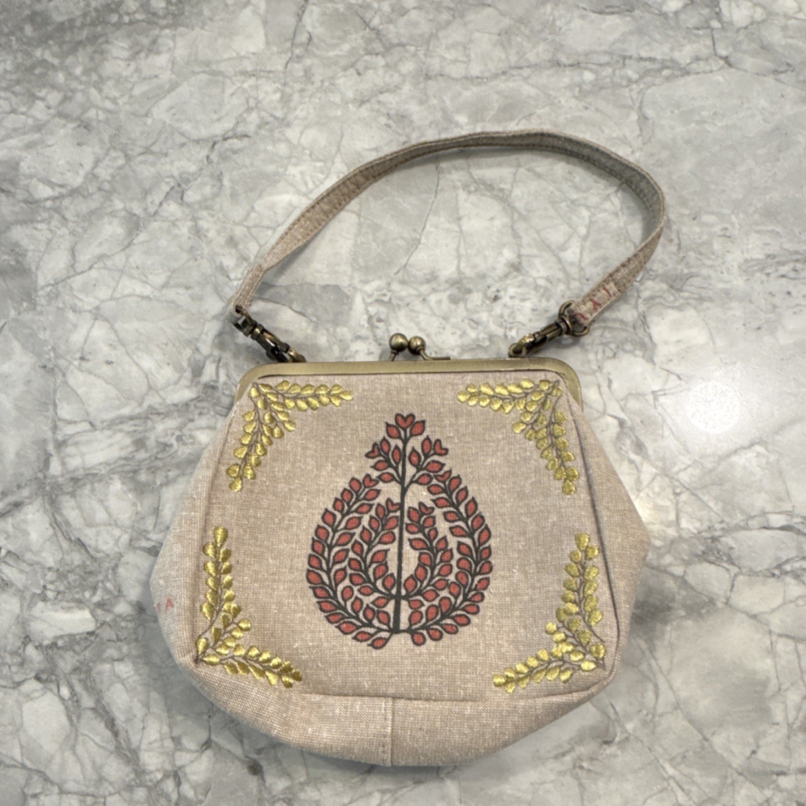 Iyura Canvas Kiss Lock Crossbody Clutch Floral Embroidered Convertible Straps