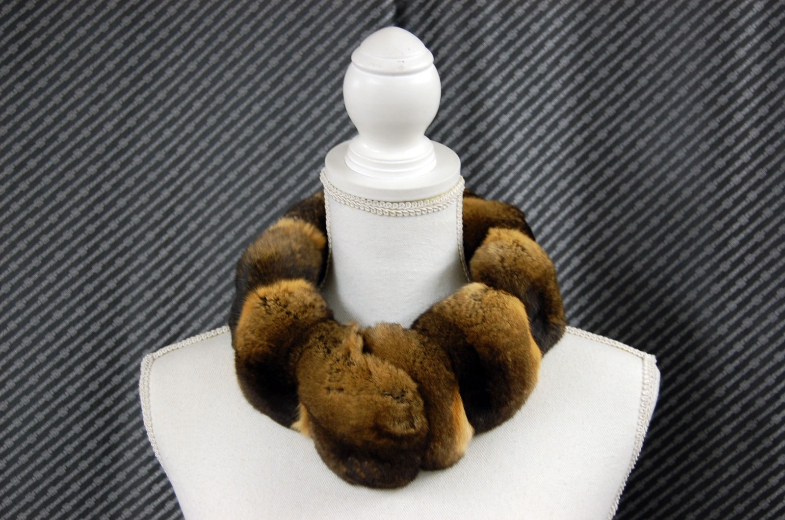 Luxury Chinchilla Fur Scarf with Nutria Fur Lining, Handmade in Japan, 60cm