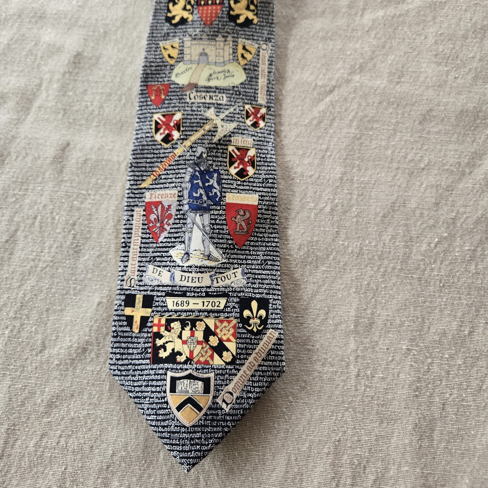Museum Artifacts Men’s Silk Tie Medieval Heraldry & Shields Of Arms