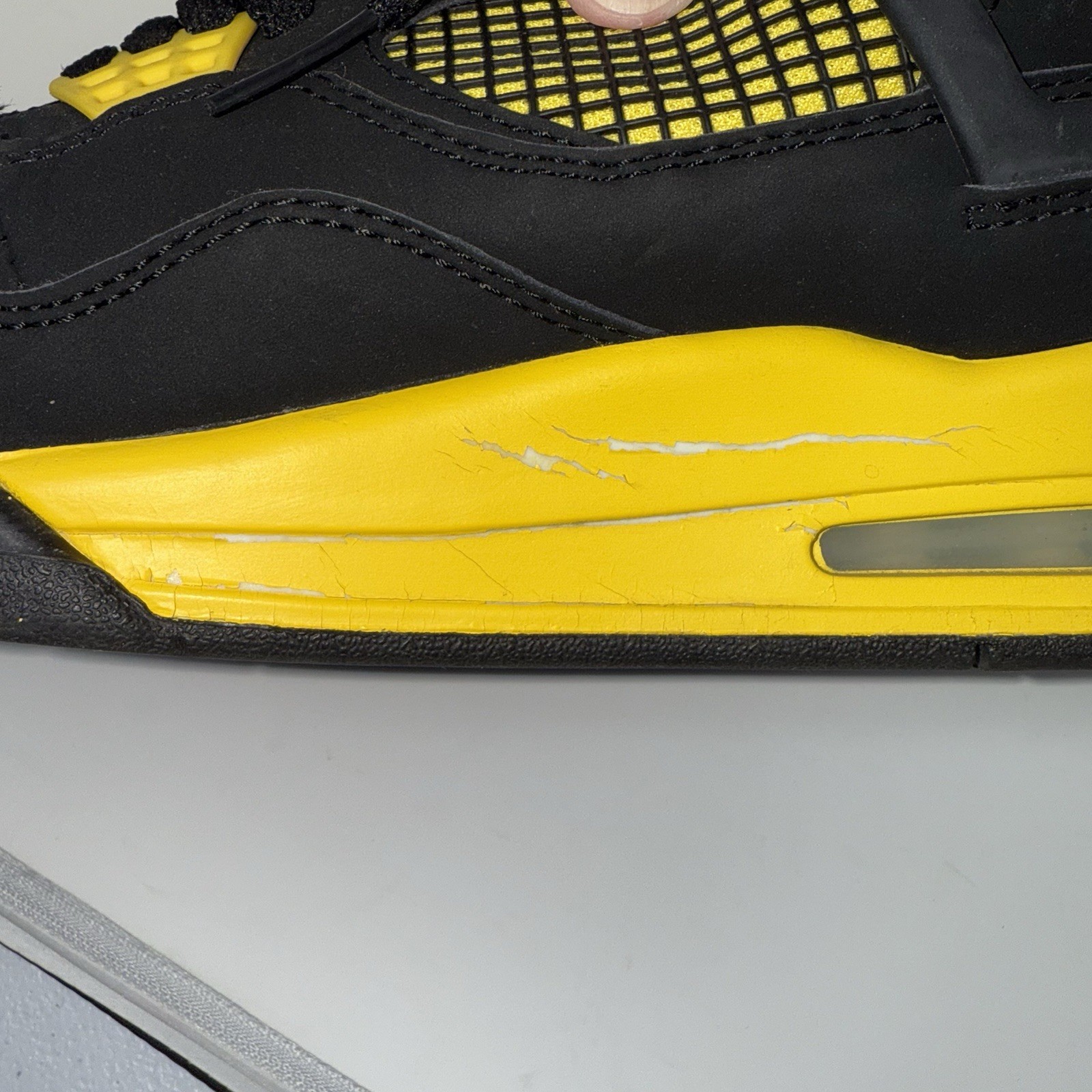 Nike Air Jordan 4 Retro Thunder Men’s Size 10.5 Black Yellow