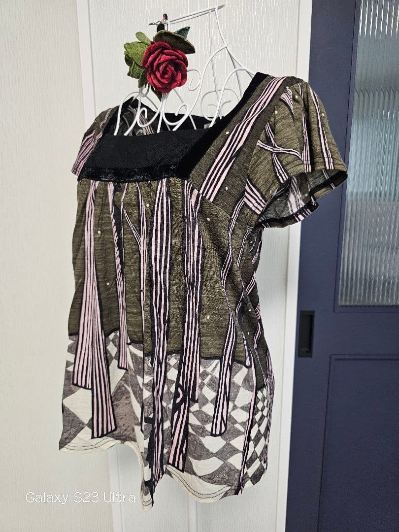 Tsumori Chisato Square Neck Short Sleeve TShirt Graphic Print Velvet Trim
