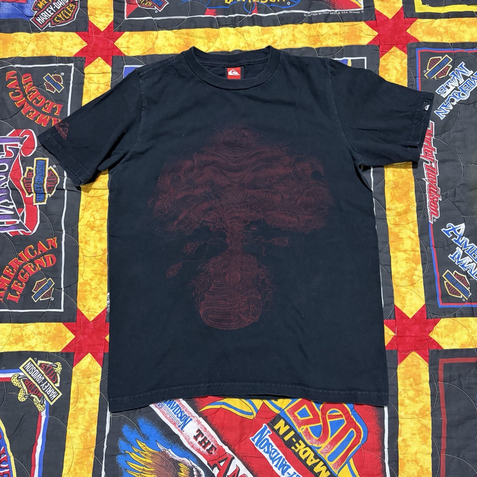 Y2k QuickSilver Black Graphic Tee Men’s Red Tree and Guitar Design Size XL