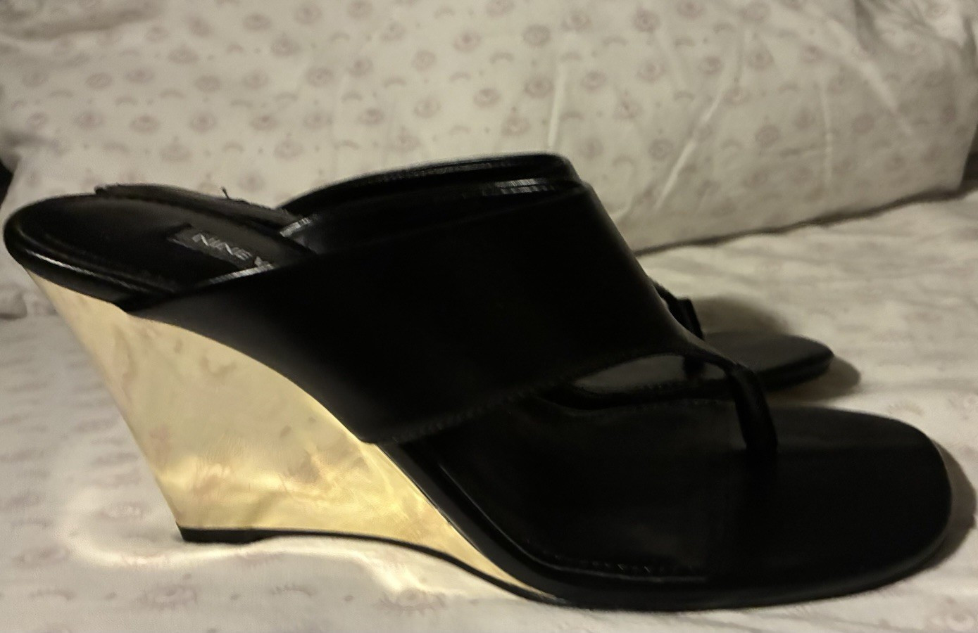 Nine West Women’s Black/Gold Leather Wedge Slide Sandals Open Toe 8.5 M