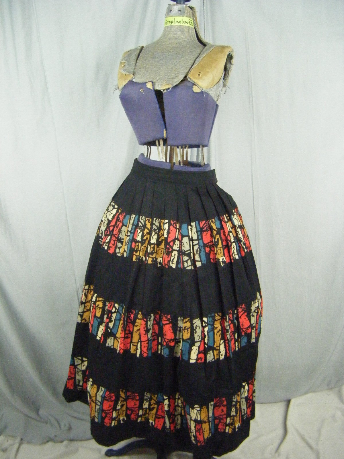 Vtg 50s Color Block Printed Black Pleated Half Circle Cotton Skirt-Waist 24″