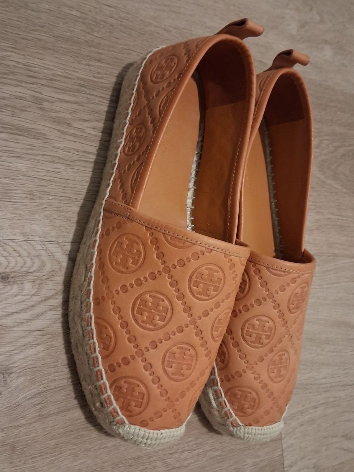 Tory Burch T-Monogram Embossed Tan Leather Espadrille Slip On Flats Size 7