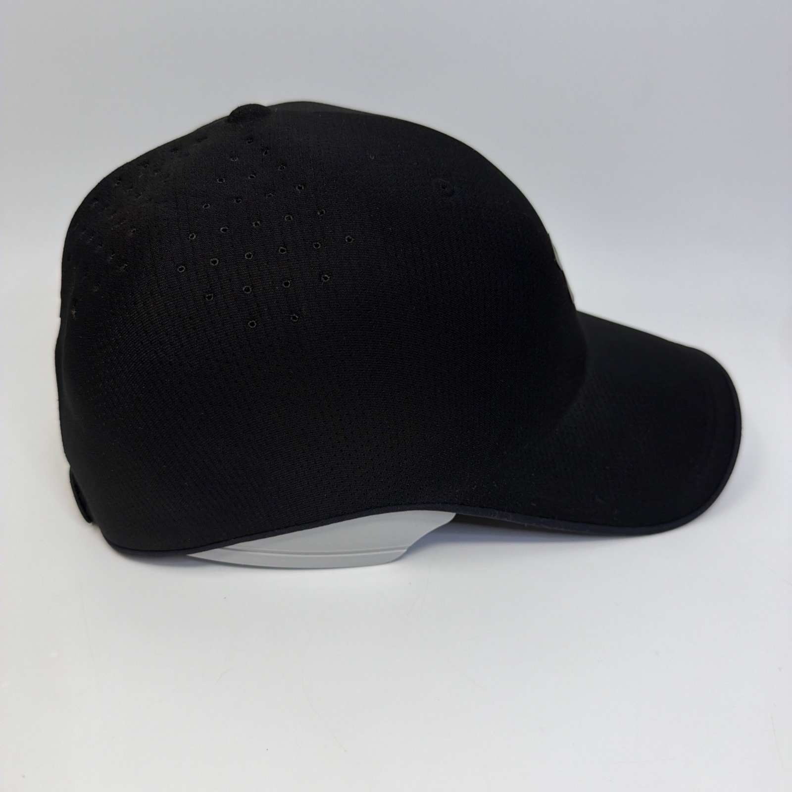 Under Armour Black Stealth Form Cap Strap Back Adjustable, Uncrushable, L/XL