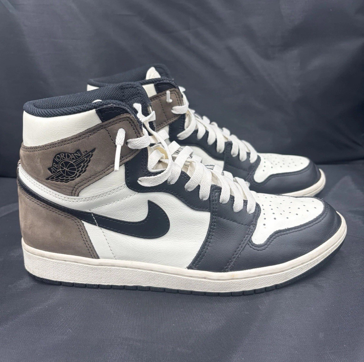 Nike Air Jordan 1 Retro High OG Dark Mocha Leather High Top Lace-Up size:10.5