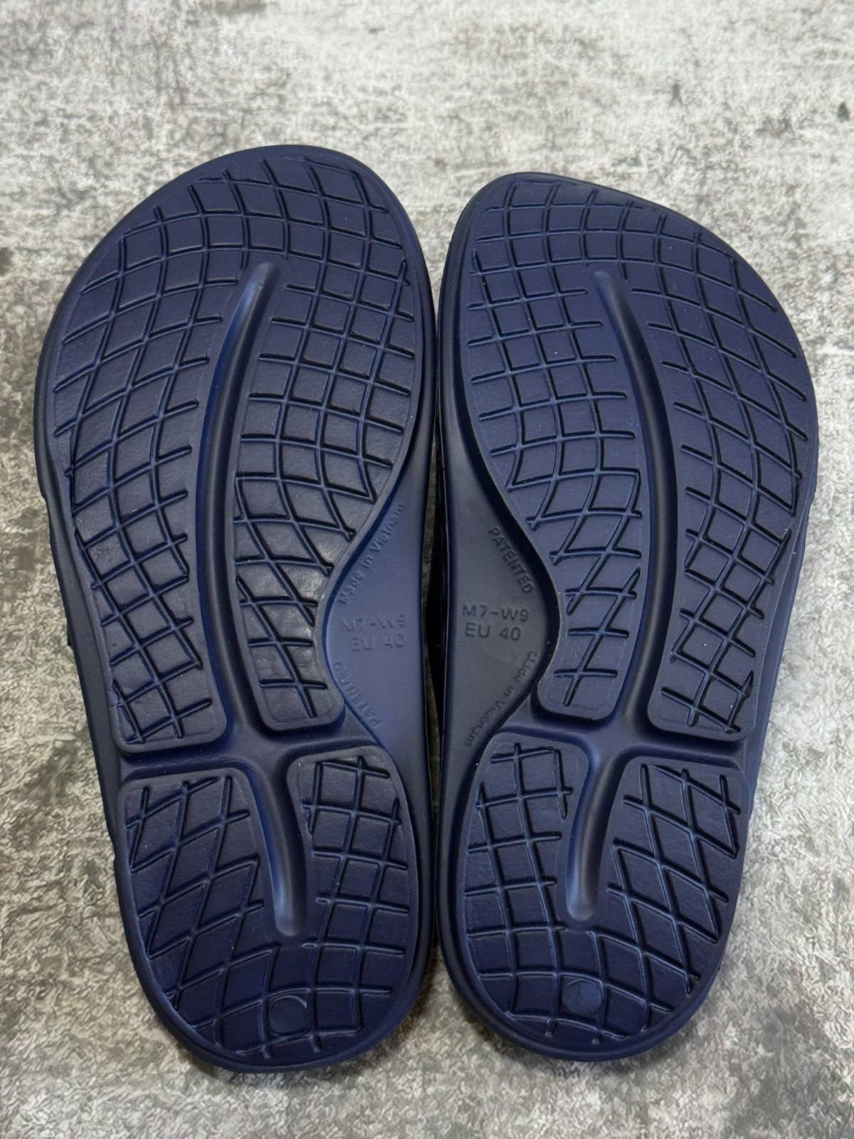 OOFOS OOahh Sport Flex Slide Navy size US M7 W9 EU40