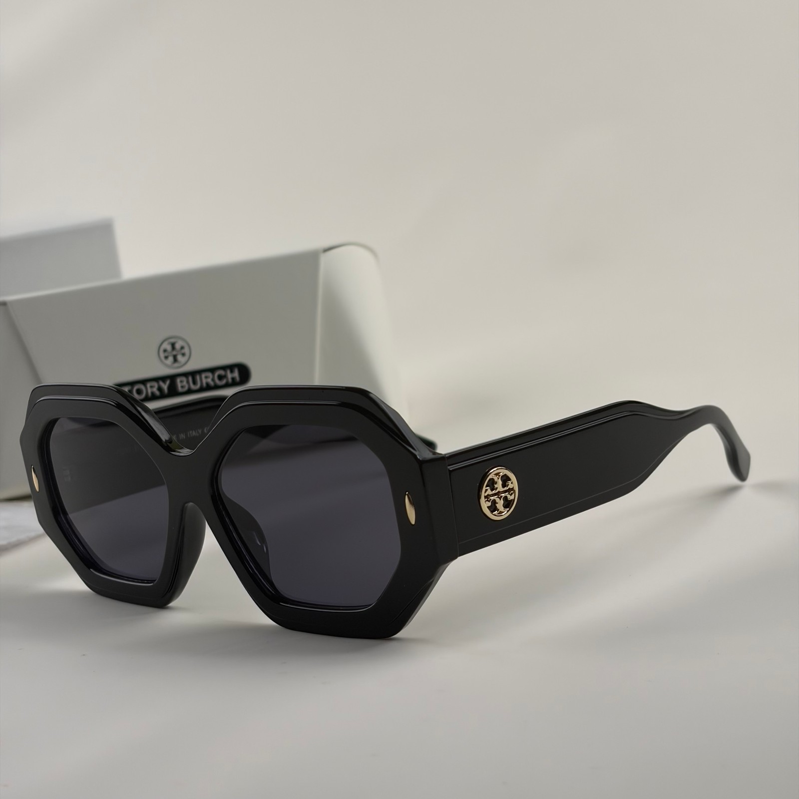 New In Box – Tory Burch Oversized Geometric Sunglasses Black Retro Square 52mm