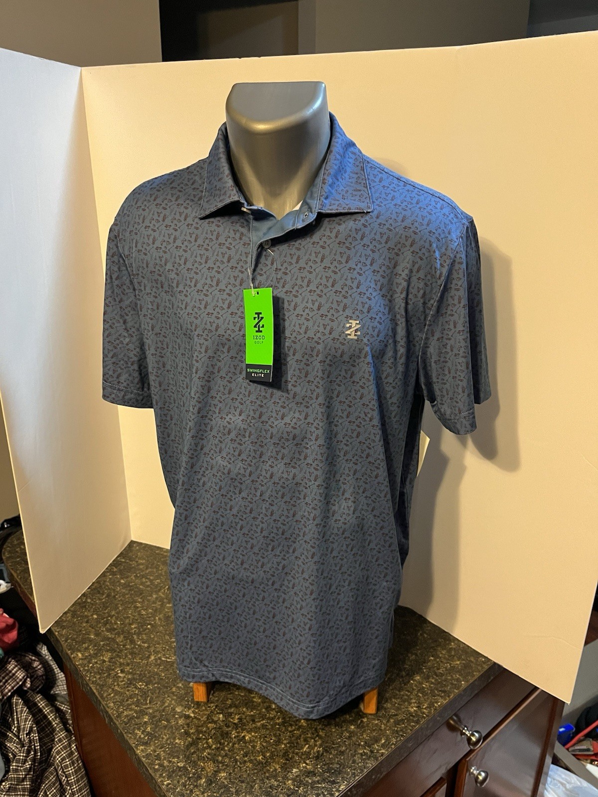 IZOD Golf Men’s Polo Shirt Blue Red Check Medium Poly Spandex – NWT