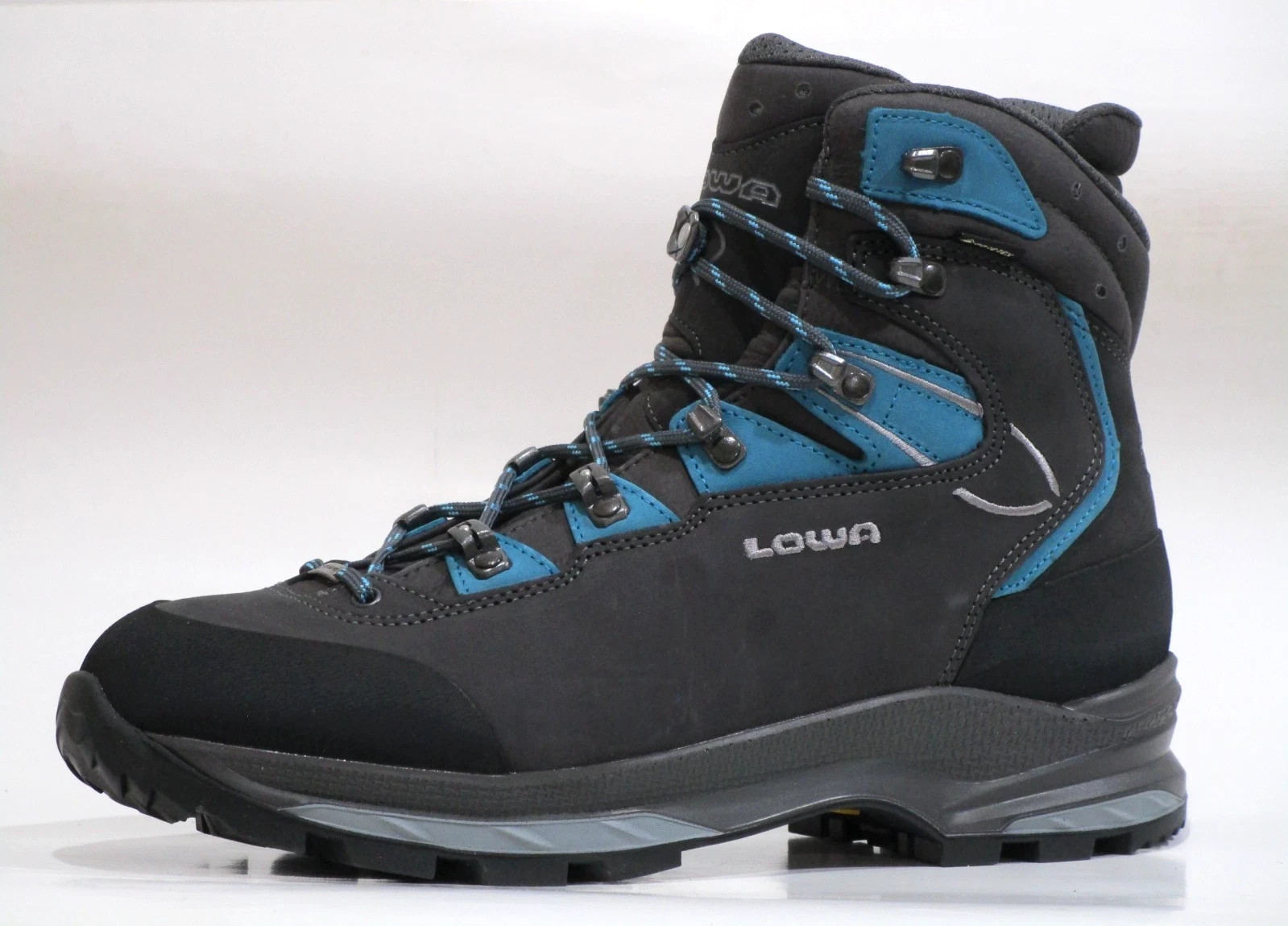 Lowa Women’s Mauria Evo GTX Mid Gore-Tex Hiking Boot shoes, Size 8 (Medium) US